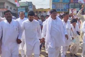 उत्तर प्रदेश में किसानों की हत्या के विरोध में सड़कों पर उतरे कांग्रेसी