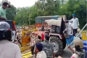 हरियाणा-पंजाब में धान खरीद न होने से किसानों का हल्ला बोल