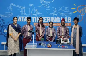 अब पानी से जलेगा दीया: स्कूल के छात्रों ने बनाया पानी से जलने वाला दिया