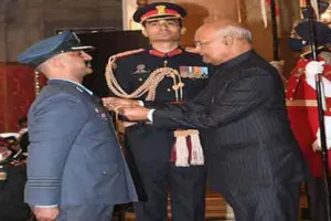 अभिनंदन वीर चक्र और प्रकाश जाधव कीर्ति चक्र से सम्मानित