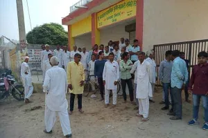 नहीं मिली खाद, 4 घंटे किसानों ने जताया रोष