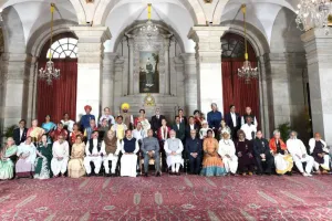 पासवान, गोगोई , केशुभाई पटेल समेत 60 हस्तियां पद्म पुरस्कारों से सम्मानित