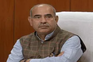 मंत्री ने लापरवाह अधिकारियों को लगाई कड़ी फटकार, मीटिंग से बाहर निकाला