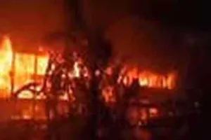 बांग्लादेश में नौका में लगी आग, 30 की मौत, 100 से अधिक घायल
