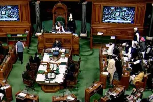 लखीमपुर खीरी मामले में न्याय की मांग को लेकर विपक्ष के भारी हंगामे के कारण लोक सभा की कार्यवाही स्थगित