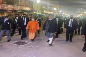 वाराणसी में प्रधानमंत्री मोदी ने लिया विकासकार्यों का जायजा