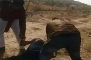युवक को पीटने के मामले में हेड कांस्टेबल लाइन हाजिर