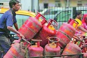 कमर्शियल गैस सिलेंडर 102 रुपये सस्ता