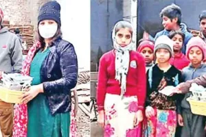जरूरतमंदों को बांटे मास्क