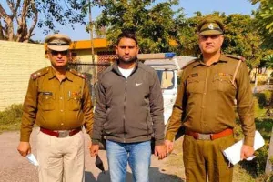 120 आपराधिक मामलों का मोस्ट वांटेड इनामी बदमाश पुलिस की गिरफ्त में