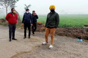 सड़क की खस्ता हालत देख खेल मंत्री ने रोका काफिला