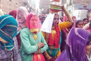 दूसरी बेटी के जन्म पर किया कुआं पूजन