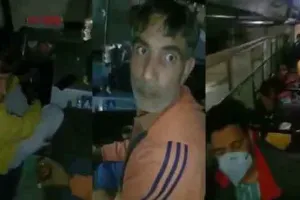 चलती बस में परिचालक ने पी शराब, विडियो वायरल