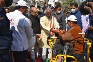 ग्रामीण दिव्यांगों को भी कृत्रिम अंग उपलब्ध करवाकर मुख्यधारा में लाएं : बंडारू दत्तात्रेय
