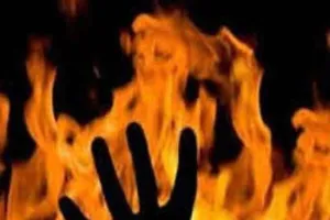 लेनदेन के विवाद में युवक को पेट्रोल डालकर जिंदा जलाने की कोशिश
