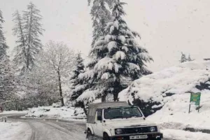 हिमाचल में भारी बर्फबारी से आम जनजीवन बुरी तरह प्रभावित