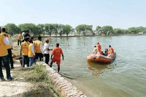 नहर में डूबे ग्रामीण, एनडीआरएफ की टीम ने बचाया