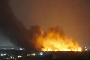 मानेसर में लगी भीषण आग, 25 एकड़ में फैले कबाड़ और झुग्गियां हुई जलाकर राख