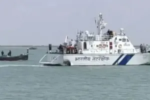 तटरक्षक बल ने पाकिस्तानी नौका हिरासत में ली, 280 करोड़ की हेरोइन जब्त