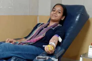 थैलेसीमिया पीड़ित मरीज को ब्लड देकर इंसानियत का फर्ज निभाया।