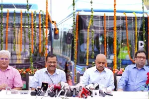 केजरीवाल ने 150 इलेक्ट्रिक बसों को दिखाई हरी झंडी, तीन दिन यात्रा मुफ़्त