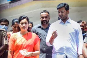 नवनीत राणा गिरफ्तारी मामले में महाराष्ट्र के मुख्य सचिव तलब