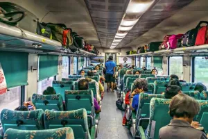अब रेल यात्रियों का स्वागत संगीत से होगा
