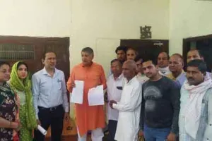 सहारा इंडिया के पीड़ित निवेशकों ने सांसद दरबार पहुंचकर रोया दुखड़ा
