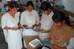 सरसा के सात एजुकेशन ब्लॉक में हुआ टैबलेट वितरण कार्यक्रम