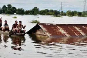 असम में बाढ़ से मरने वालों की संख्या बढ़कर 81