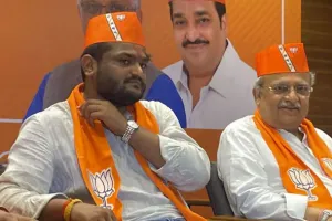 हार्दिक ने पहना केसरिया बाना, खुद को बताया मोदी का सिपाही