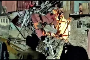 मुंबई में इमारत गिरने से एक की मौत, 18 घायल