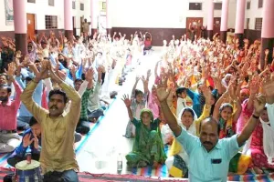 पूज्य गुरुजी के आगमन की खुशी में हुई नामचर्चा, उमड़ा जनसैलाब