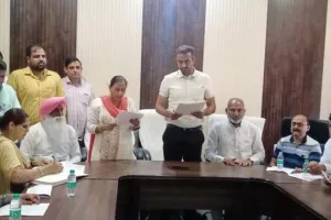 एसडीएम ने रतिया नगरपालिका के नवनिर्वाचित प्रधान व पार्षदों को पद व गोपनीयता की दिलाई शपथ