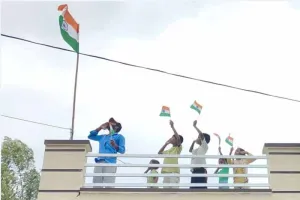 डेरा श्रद्धालुओं के घरों की ‘शान’ बन रहा ‘तिरंगा’