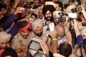 दुष्कर्म मामले में सिमरजीत बैंस ने चार साथियों सहित कोर्ट में किया आत्मसमर्पण