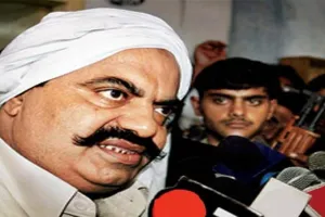 अतीक अहमद के बेटे उमर ने सीबीआई कोर्ट में किया आत्मसमर्पण