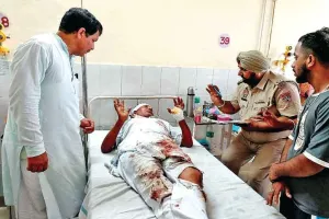 कपड़े की फेरी करने वाले व्यक्ति पर 2 नकाबपोश युवकों ने किया हमला, लूटी हजारों की नकदी