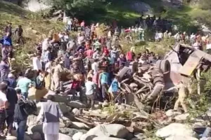 पुंछ में बड़ा हादसा: खाई में गिरी सवारियों से भरी बस, 10 की मौत