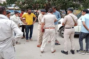 नरवाना के केएम कॉलेज में दो गुटों में भिड़ंत