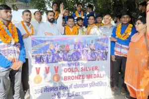 राष्ट्रीय खेलों में मेडल जीतकर लौटे खिलाड़ियों का भव्य स्वागत