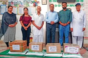 डेरा श्रद्धालु परिवार ने अपने बुजुर्ग की वर्षगांठ पर जरूरतमंद परिवारों को दिया राशन