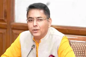 पंजाब में सभी सरकारी इमारतों पर लगेंगे सोलर पैनल : अरोड़ा