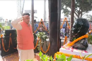 विस अध्यक्ष ने शहीद कैप्टन रोहित कौशल को पुष्प चक्र अर्पित कर दी श्रद्धांजलि