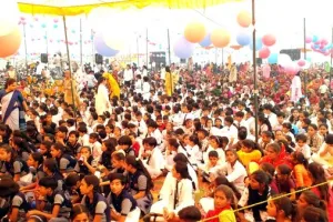तारानगर आश्रम में उमड़ा श्रद्धा का सैलाब, 11 सौ अतिजरूरतमंद लोगों को वस्त्र वितरित