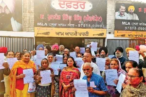 विधायक कुलवंत सिद्धू ने 100 से अधिक लाभपात्रियों को जारी की बुढ़ापा पैंशन