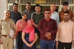 मजदूरों की सैलरी लेकर फरार कॉन्ट्रैक्टर महिला सहित गिरफ्तार