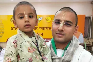 3 साल का भागवत सनातन संस्कृति में समझा रहा ए,बी,सी,डी का मतलब