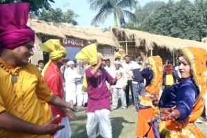 ब्रह्मसरोवर के पवित्र घाट झलक रही अद्भुत कला और संस्कृति