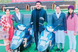 शाह सतनाम जी गर्ल्स कॉलेज, गुरुसरमोडिया की छात्राओं को मिली स्कूटी